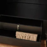 خزانة ملابس بتصميم كلاسيكي بسيط - Image 8