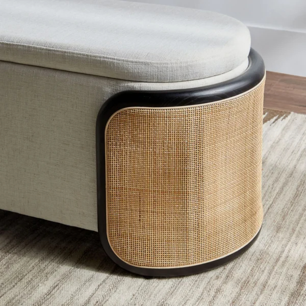 بنش بمساحة تخزين من تصميم أرتيزان 