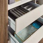 ⁦خزانة ملابس انزلاقية ببابين مع أدراج⁩ - الصورة ⁦2⁩