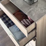 ⁦وحدة تخزين بـ 5 أدراج بتصميم بسيط⁩ - الصورة ⁦5⁩