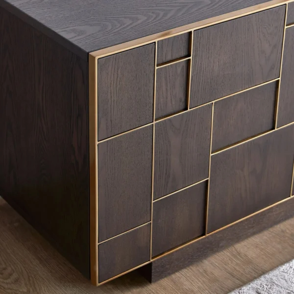 طاولة تلفزيون كبيرة