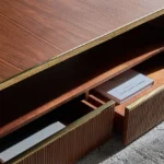 ⁦طاولة قهوة خشب من تصميم إليجانس⁩ - الصورة ⁦3⁩