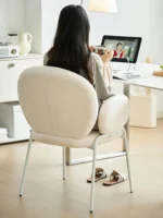 ⁦كرسي مفرد مميز بتصميم راقي⁩ - الصورة ⁦2⁩