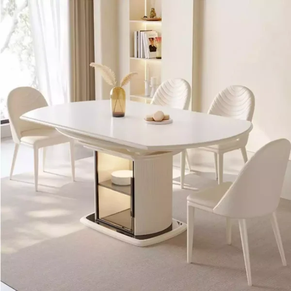 طاولة طعام مع كراسي بتصميم مميز