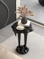 ⁦طاولة جانبية بتصميم مميز⁩ - الصورة ⁦4⁩