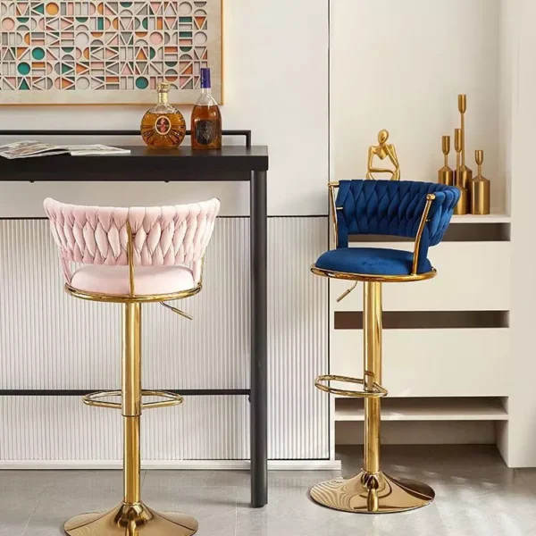 كرسي بار مرتفع بتصميم مريح