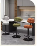 ⁦كرسي بار من جلد أنيق⁩ - الصورة ⁦2⁩