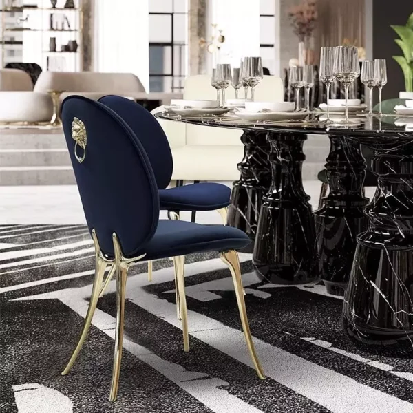 كرسي طاولة طعام بتصميم أنيق ومميز