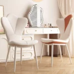 ⁦كرسي طاولة طعام من جلد بتصميم أنيق⁩ - الصورة ⁦7⁩