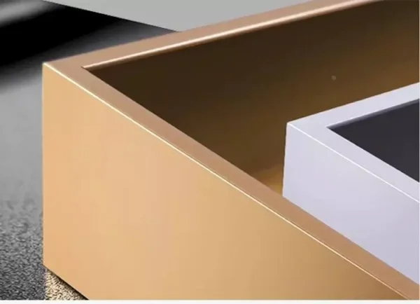 كونسول ذهبي على شكل دوائر