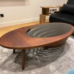 ⁦طاولة قهوة خشب على شكل بيضاوي⁩ - الصورة ⁦2⁩