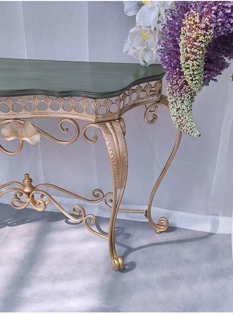 طاولة كونسول بتصميم كلاسيك مميز