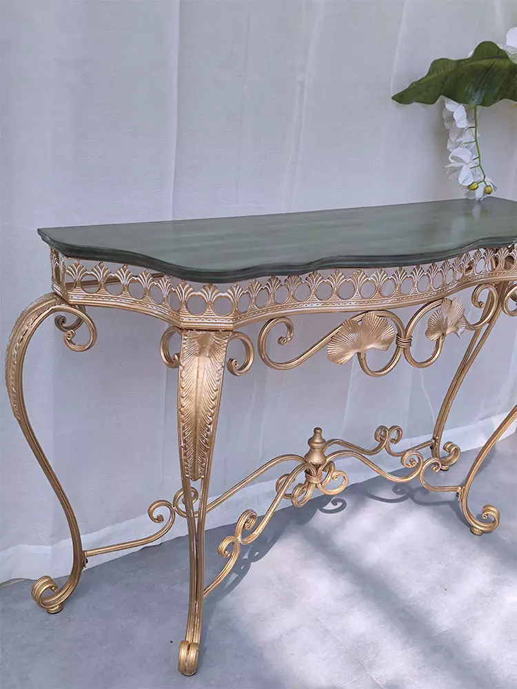 طاولة كونسول بتصميم كلاسيك مميز