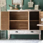 خزانة بتصميم ريفي مع سطح بتصميم فني