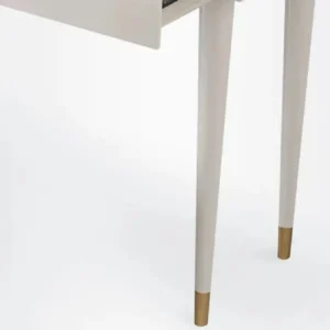 طاولة تسريحة مع مرآة مضاءة وخزانة جانبية وكرسي