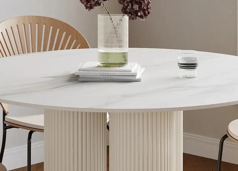 طاولة طعام دائرية عصرية بسطح من الرخام