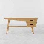 طاولة مكتب خشبي بتصميم عصري