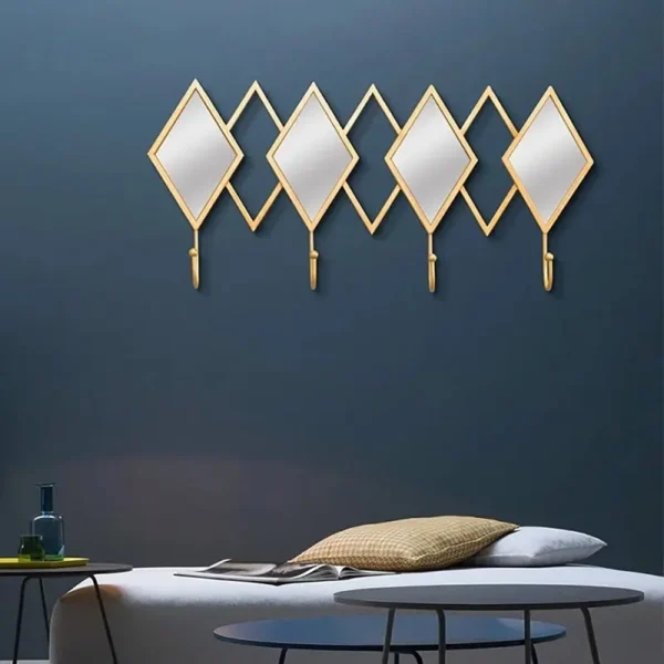 علاقة ملابس فاخرة مثبتة على الحائط للمداخل