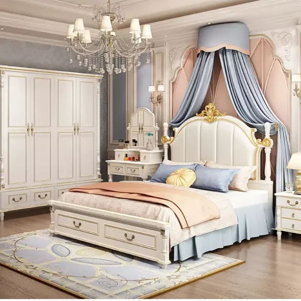 غرفة نوم ملكية بيضاء