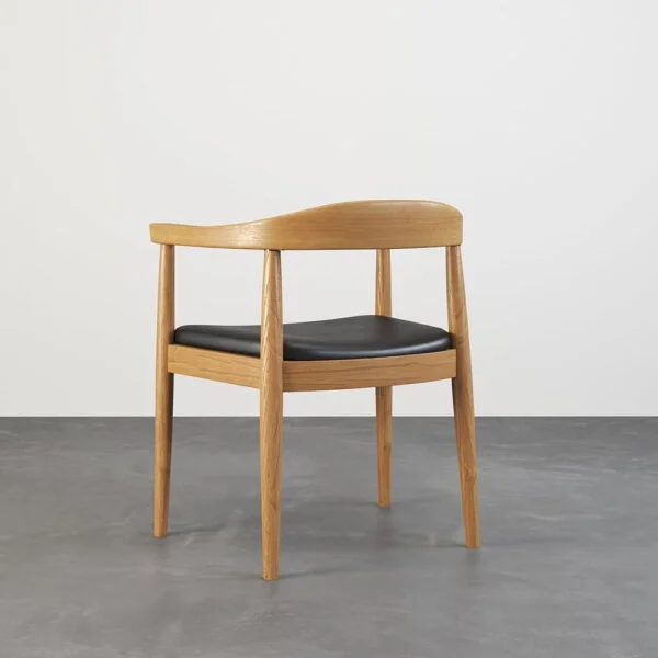 كرسي طاولة طعام بمساند للذراعين