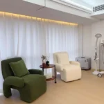 كرسي مفرد مودرن بتصميم انيق ومميز