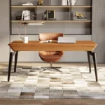 مكتب خشبي بطراز عتيق مع أدراج