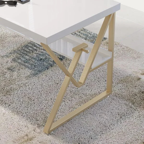 طاولة مكتب للعمل بتصميم مميز