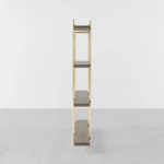 مكتبة عصرية مع تخزين مفتوح