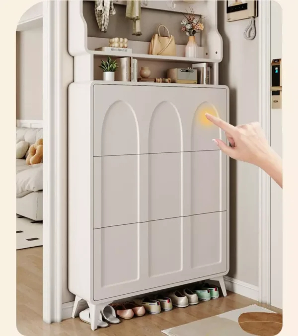 خزانة أحذية مع علاقة ملابس بتصميم مودرن 