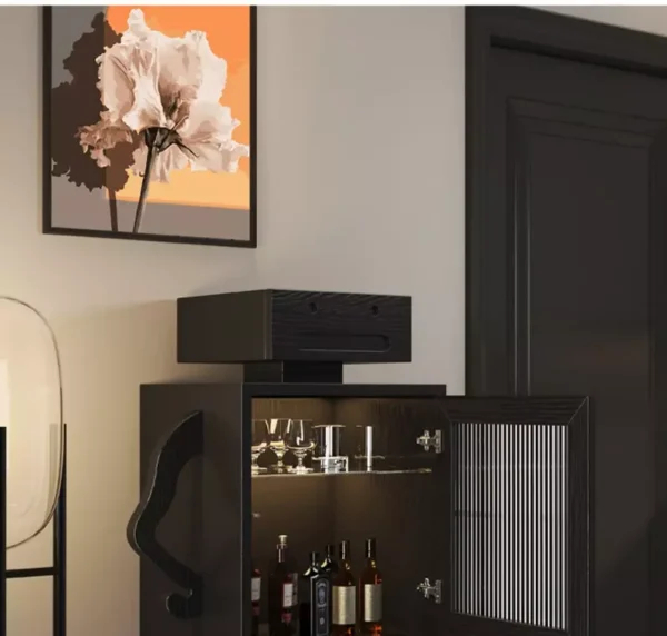 كورنر كوفي على شكل انسان ألي 