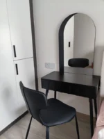 طاولة تسريحة مع مرأة طويلة مميزة - Image 7