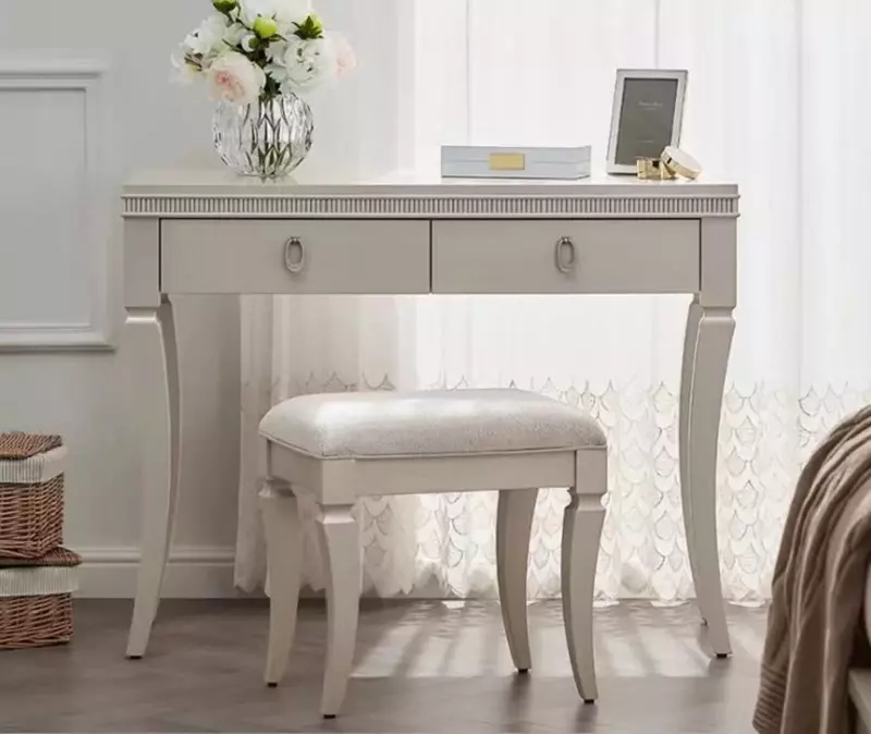 طاولة-تسريحة-بتصميم-بسيط-و-هادئ طاولة تسريحة بتصميم بسيط و هادئ