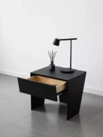 ⁦طاولة جانبية للسرير بتصميم مميز⁩ - الصورة ⁦3⁩