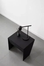 ⁦طاولة جانبية للسرير بتصميم مميز⁩ - الصورة ⁦6⁩