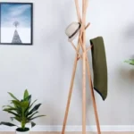 علاقة ملابس على شكل اكس