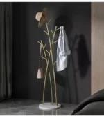 علاقة ملابس على شكل غصون الشجرة