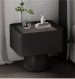 طاولة جانبية للسرير على شكل مربع 