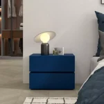 طاولة جانبية للسرير بشكل مربع