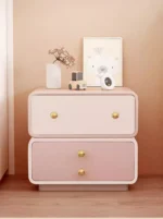 طاولة جانبية للسرير لغرفة الفتيات