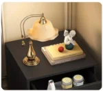 ⁦طاولة جانبية للسرير كلاسيكية⁩ - الصورة ⁦4⁩