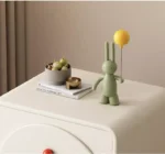 ⁦طاولة جانبية للسرير بتصميم كلاسيك راقي⁩ - الصورة ⁦7⁩