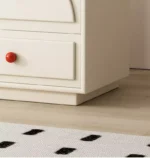 ⁦طاولة جانبية للسرير بتصميم كلاسيك راقي⁩ - الصورة ⁦8⁩