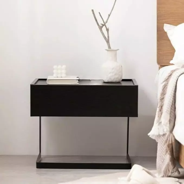 طاولة جانبية للسرير بتصميم بسيط مميز