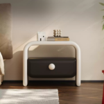 ⁦طاولة جانبية للسرير بتصميم مميز وراقي⁩ - الصورة ⁦2⁩