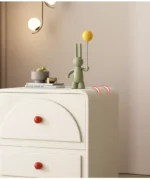 ⁦طاولة جانبية للسرير بتصميم كلاسيك راقي⁩ - الصورة ⁦9⁩