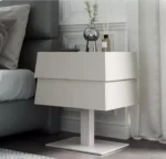 طاولة جانبية للسرير بشكل مدرج 