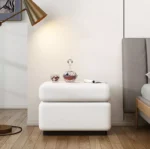 طاولة جانبية للسرير على شكل مربع بسيط