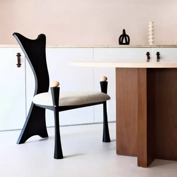 كرسي طعام بتصميم ملكي مميز و فخم