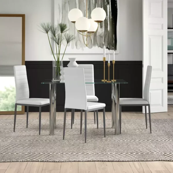 طاولة طعام بتصميم متناسق مع الكراسي