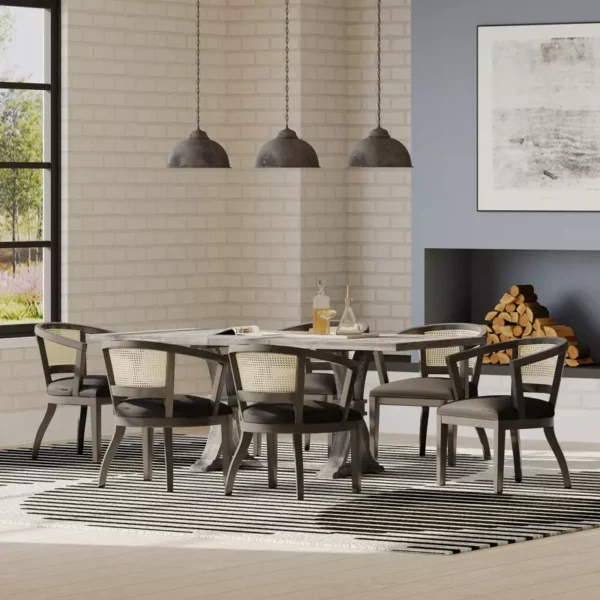 طاولة طعام متعددة المقاسات بتصميم بسيط